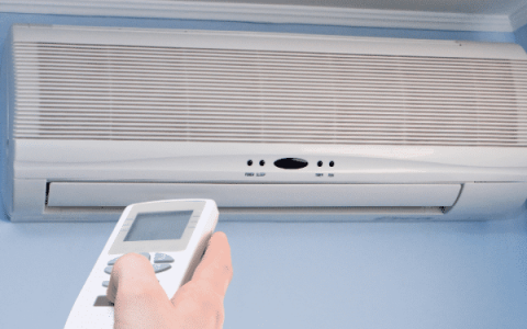 空调打开前洗洗更健康空调室外机也别忘记清理