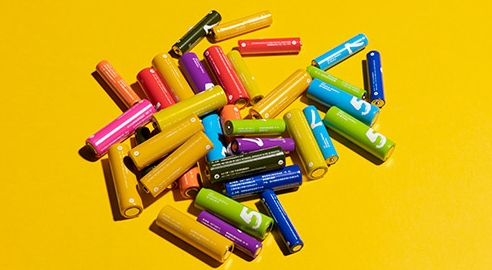 铅酸蓄电池黑市场价高些电池进废弃物成常态化锂电池回收还没