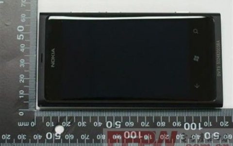 诺基亚Lumia 800拆解图流出！抵达FCC