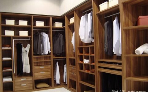 开放式衣柜的特点     开放式衣柜如何清洁
