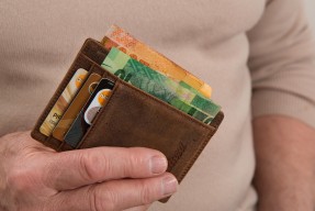 贷款预存20%本金是真的吗,专业概括十款高炮口子秒下款小黑鱼