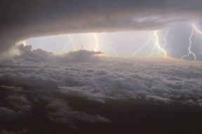 库存大挪移背后：铜市或酝酿“超级风暴”