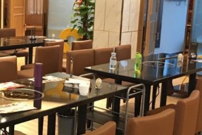 选购二手火锅桌椅家俱是否会看起来便宜
