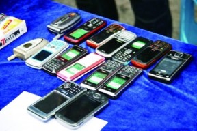 家中9部旧手机保存数年成鸡肋！