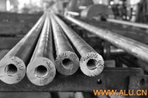 有色金属：铝行业困难重重 后续走势分歧很大