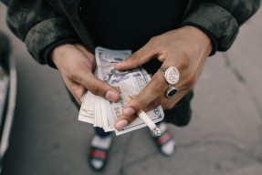 卖贤急用钱联系电话,专业概括十款不审核直接放款20000微信